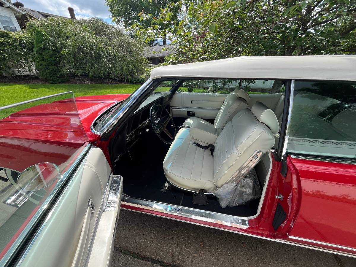 Oldsmobile-Ninety-eight-1970-red-152887-4