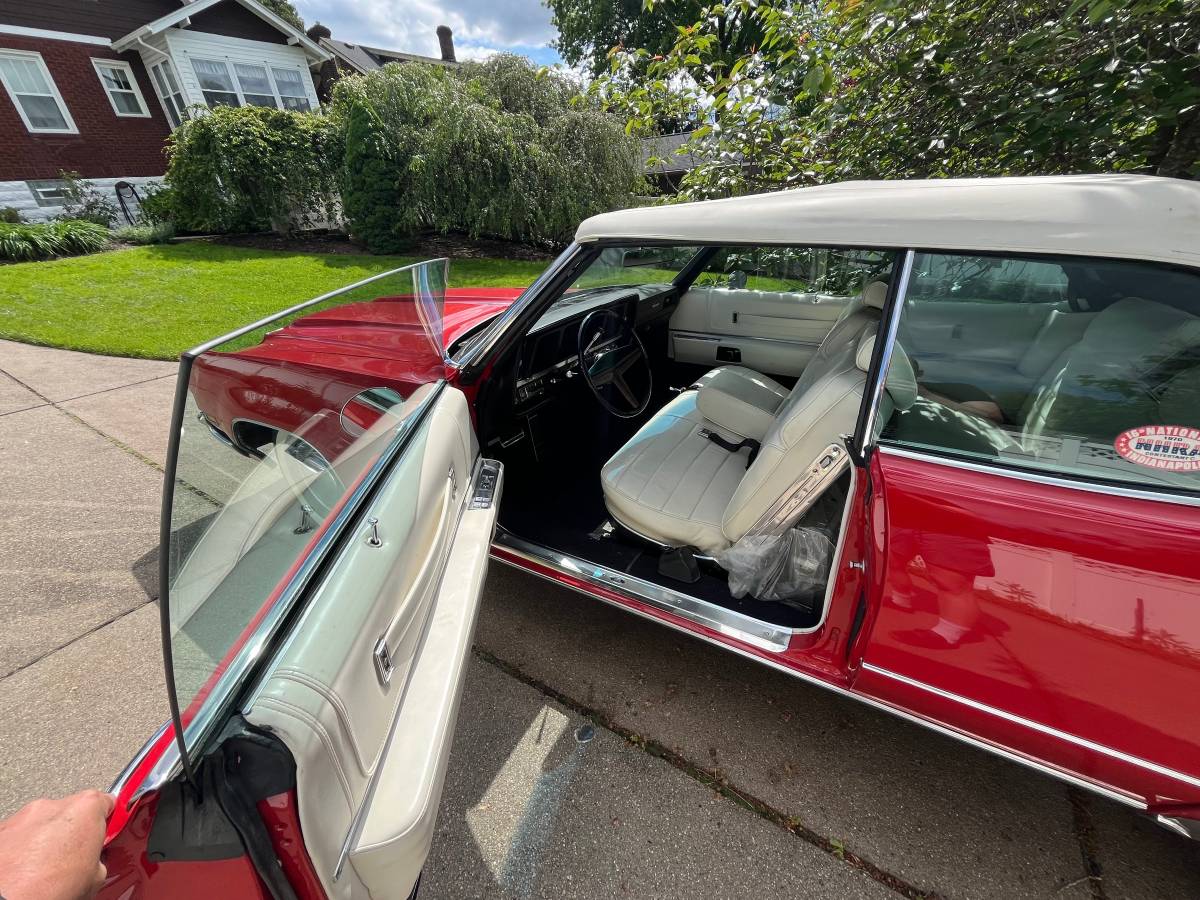 Oldsmobile-Ninety-eight-1970-red-152887-5