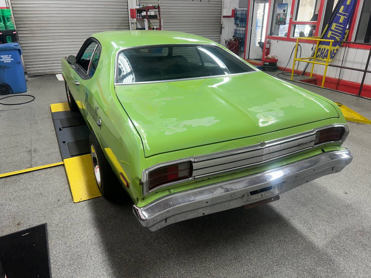 Plymouth-Duster-1973-green-160934-4