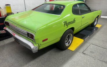 Plymouth-Duster-1973-green-160934-5