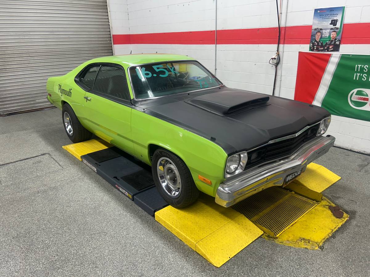 Plymouth-Duster-1973-green-160934