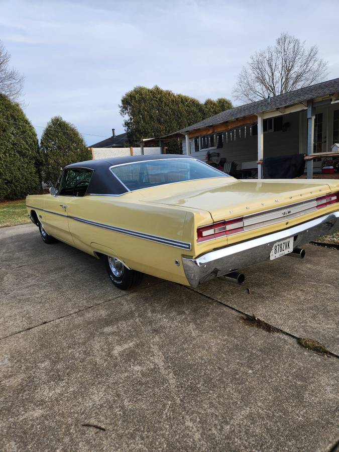 Plymouth-Fury-111-1968-yellow-53108-3