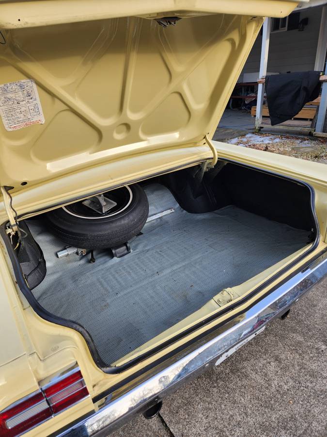 Plymouth-Fury-111-1968-yellow-53108-5