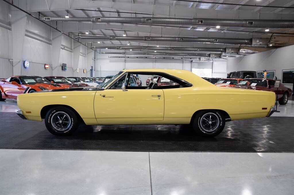 Plymouth-Road-Runner-1969-Yellow-Black-77549-1