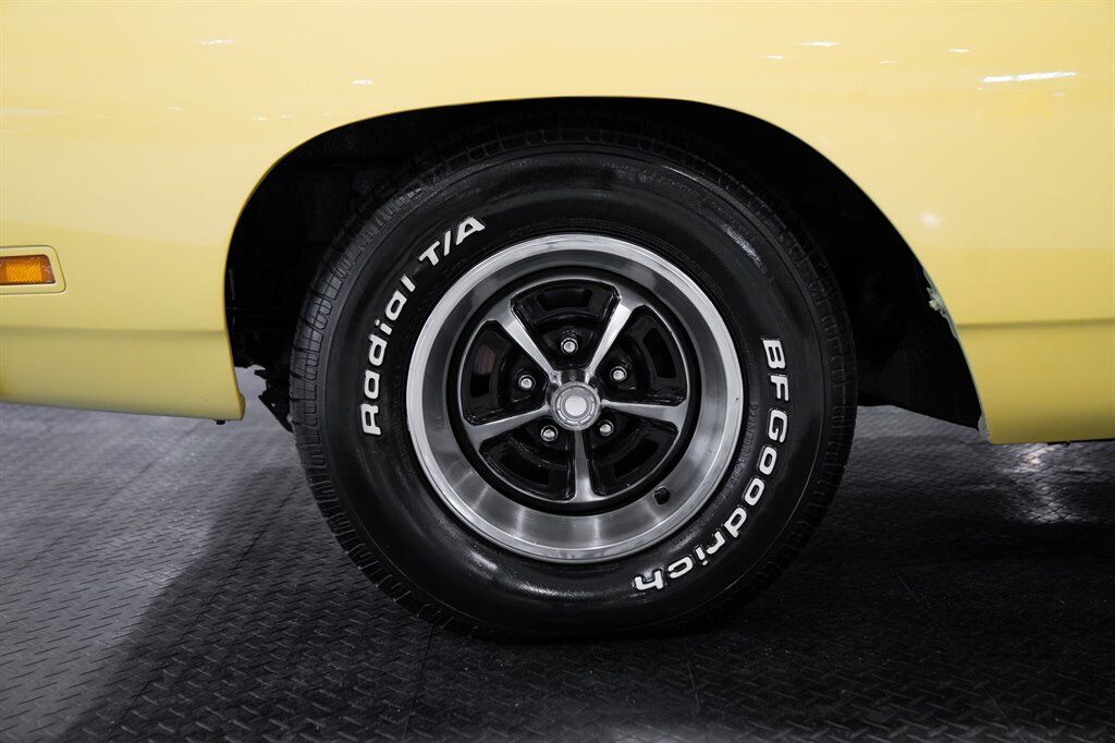 Plymouth-Road-Runner-1969-Yellow-Black-77549-26