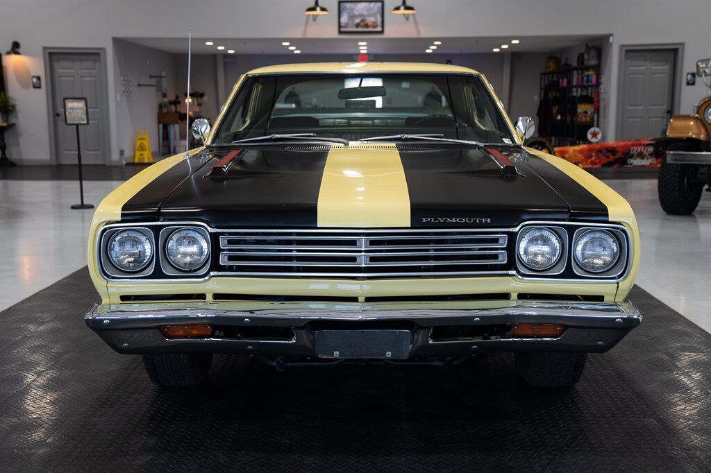 Plymouth-Road-Runner-1969-Yellow-Black-77549-8