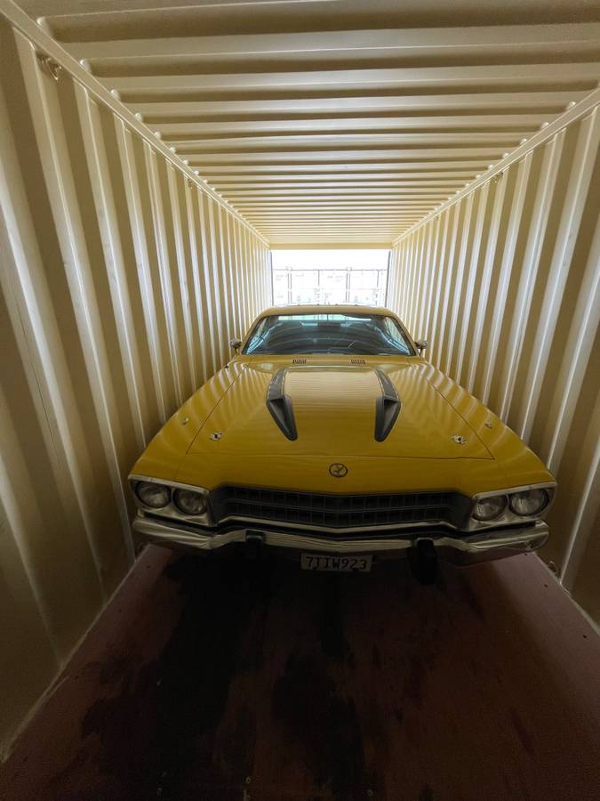 Plymouth-Road-runner-1973-yellow-14304-1