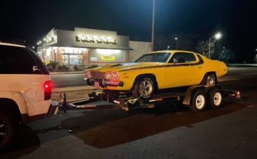 Plymouth-Road-runner-1973-yellow-14304-4