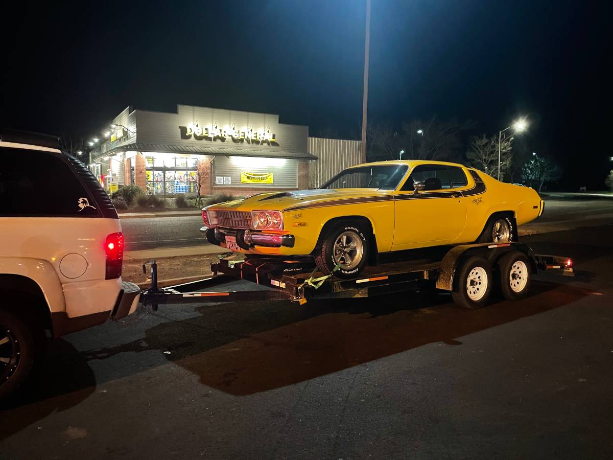 Plymouth-Road-runner-1973-yellow-14304-4