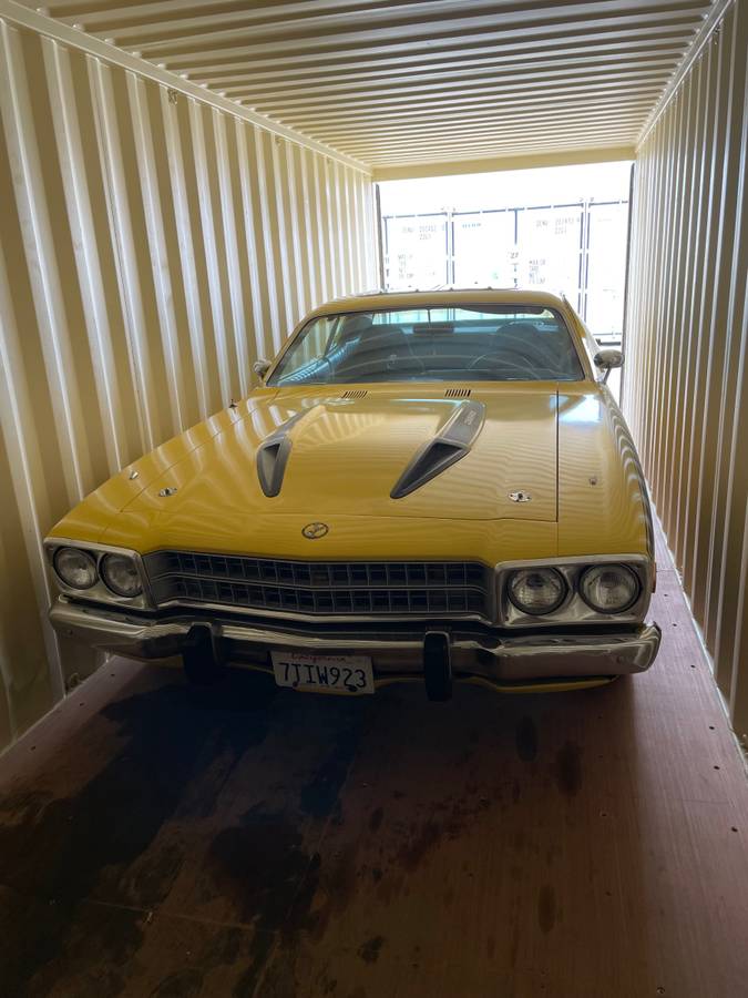 Plymouth-Road-runner-1973-yellow-14304