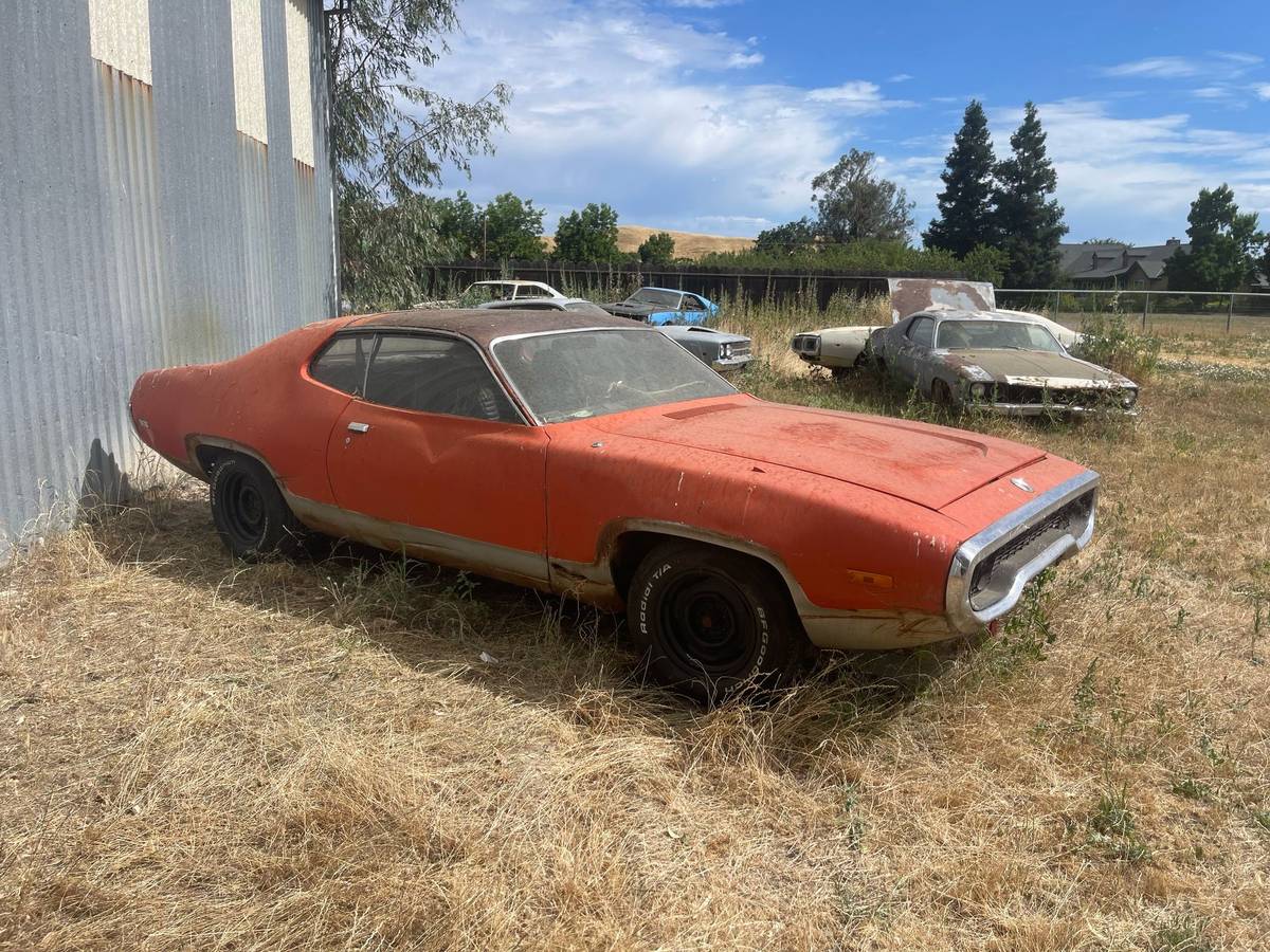 Plymouth-Satellite-1972-orange-160932-1