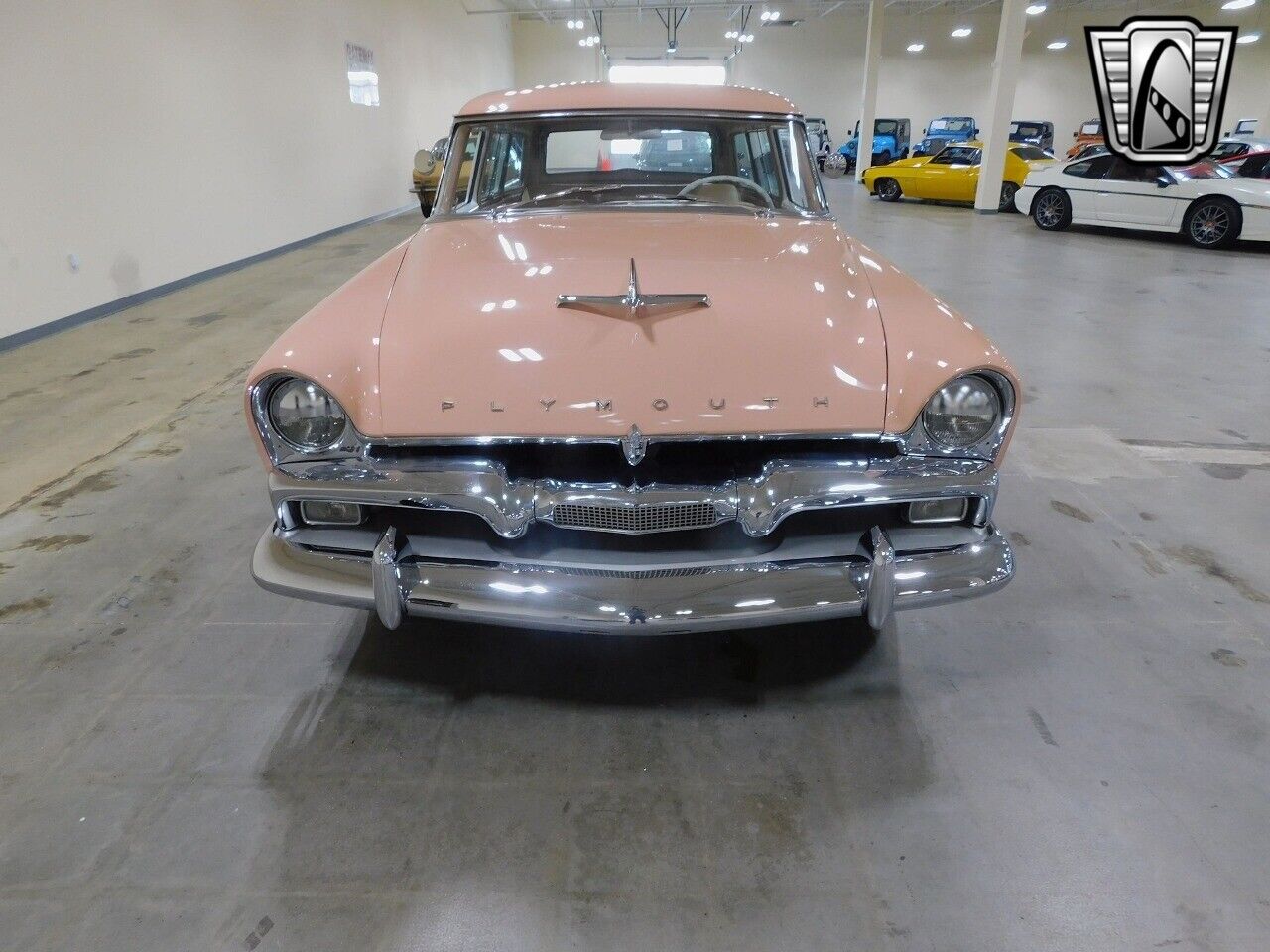 Plymouth-Suburban-1956-Pink-Tan-16967-2