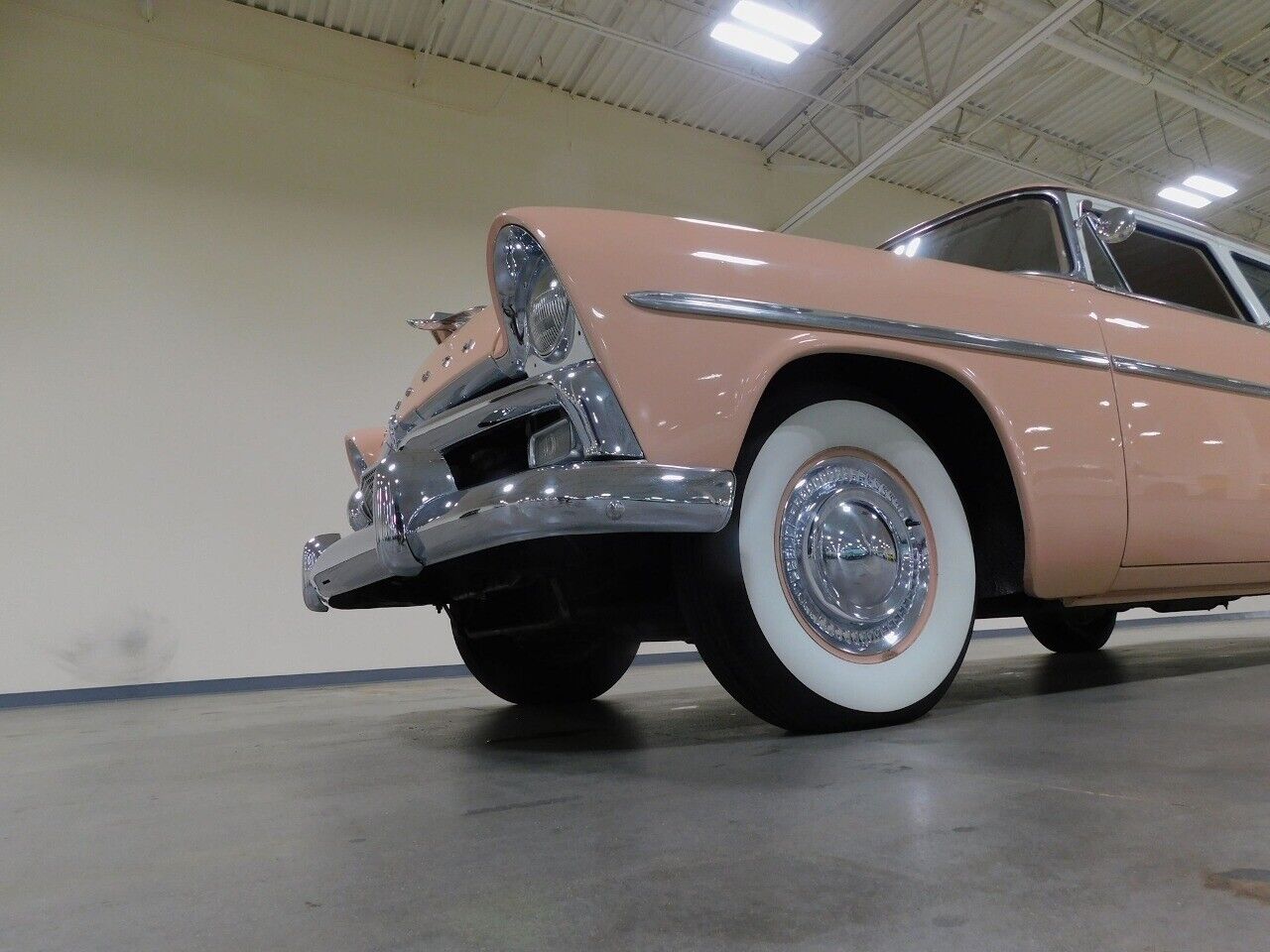 Plymouth-Suburban-1956-Pink-Tan-16967-6