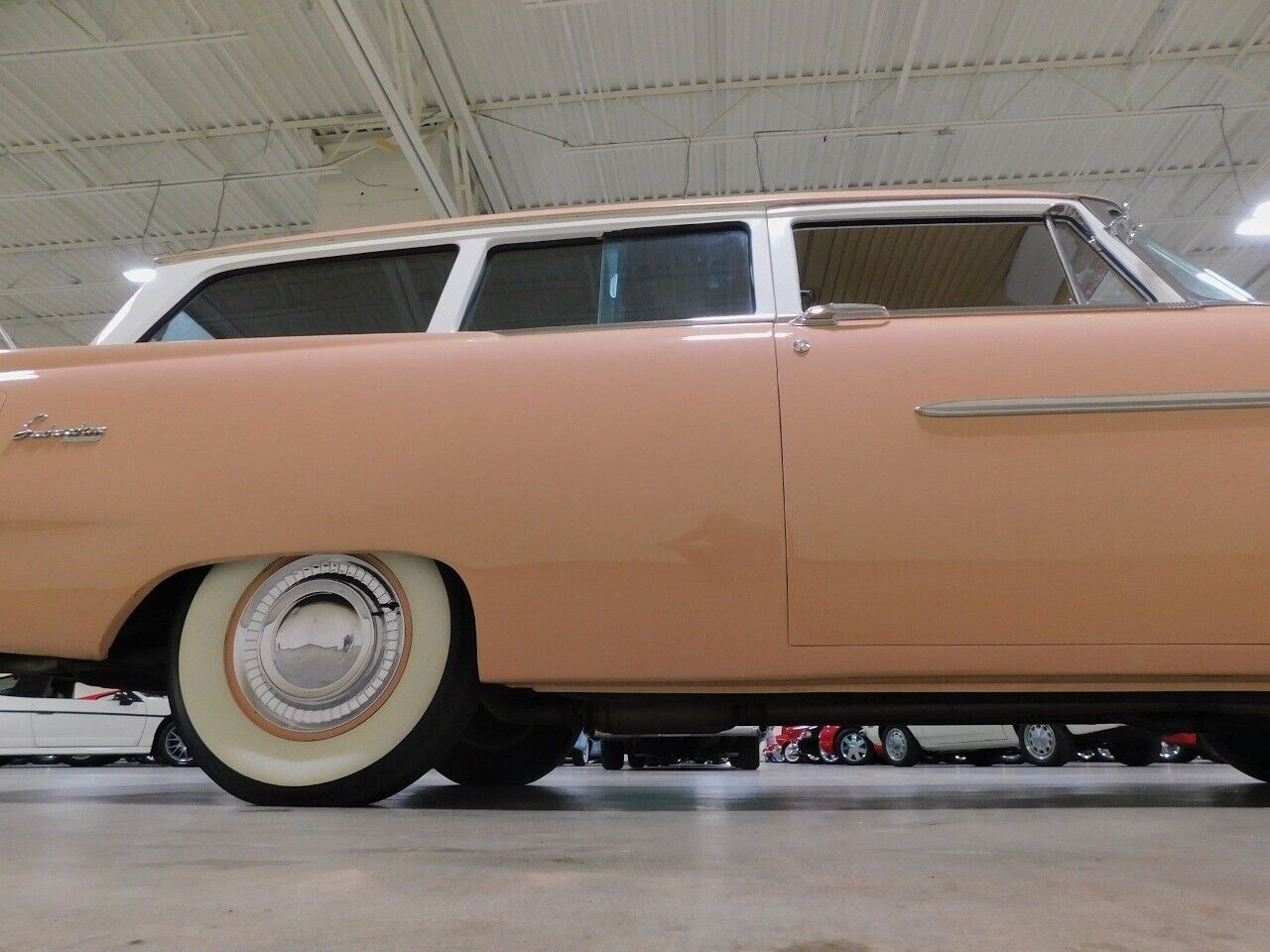 Plymouth-Suburban-1956-Pink-Tan-16967-8