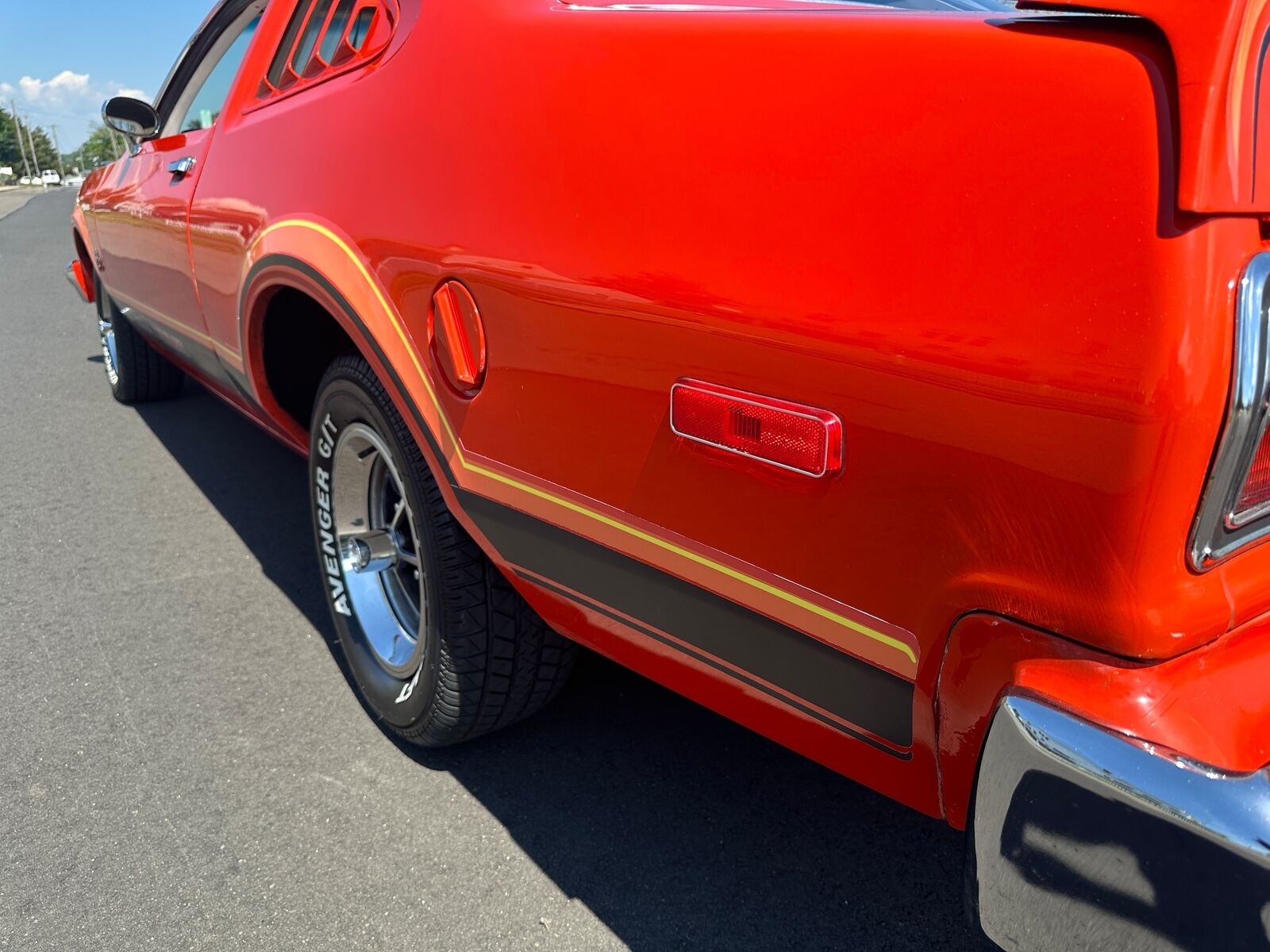 Plymouth-VoLARE-Coupe-1976-Orange-White-150065-16