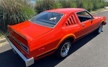 Plymouth-VoLARE-Coupe-1976-Orange-White-150065-2