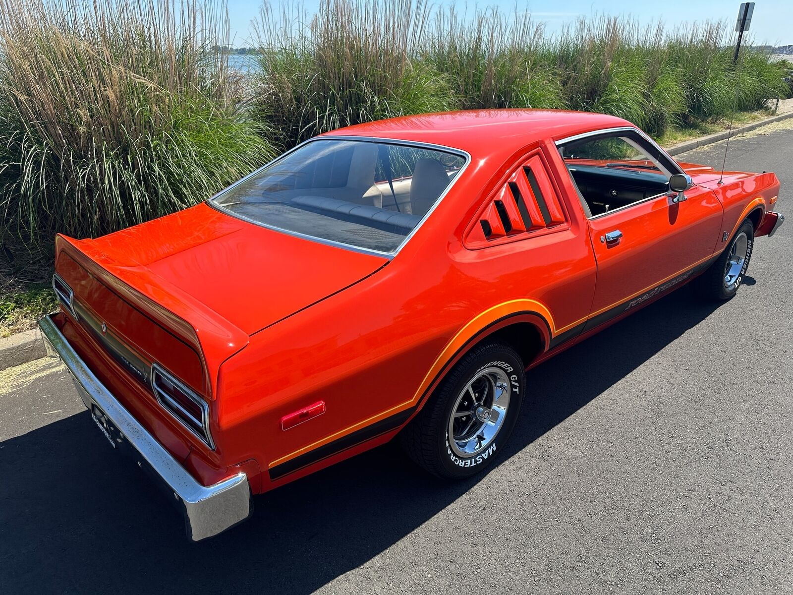 Plymouth-VoLARE-Coupe-1976-Orange-White-150065-2