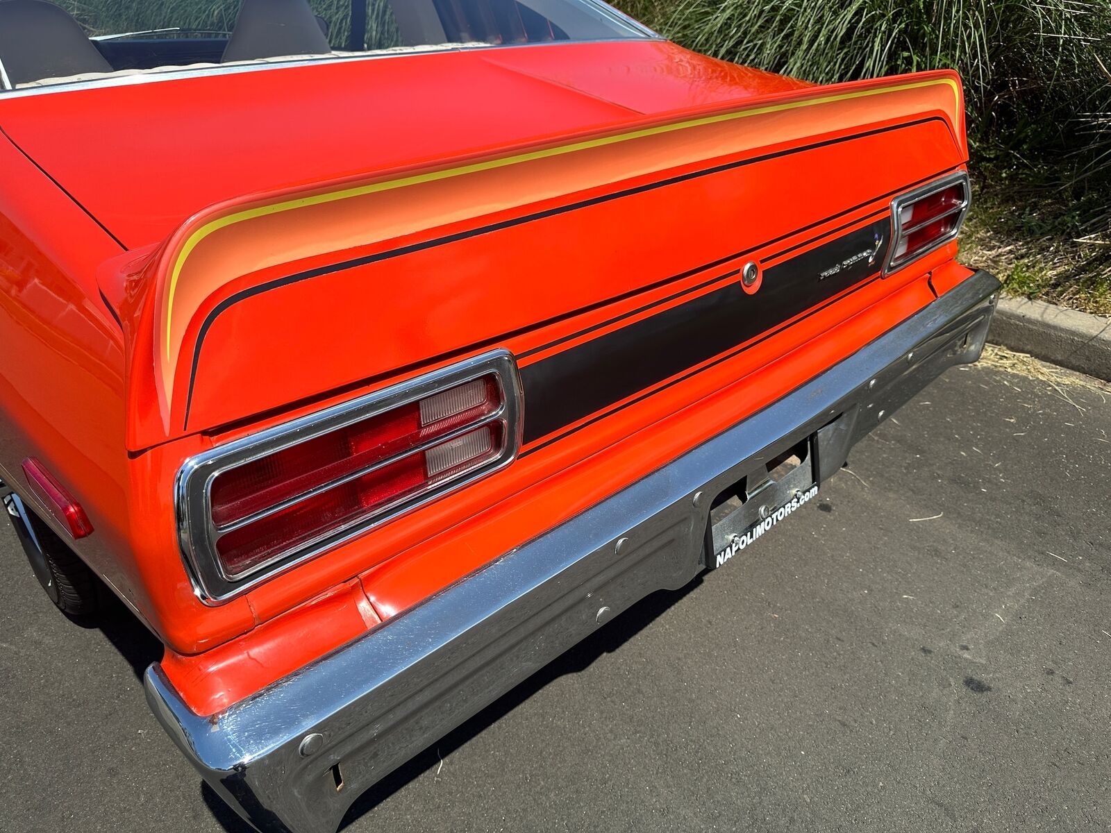 Plymouth-VoLARE-Coupe-1976-Orange-White-150065-20