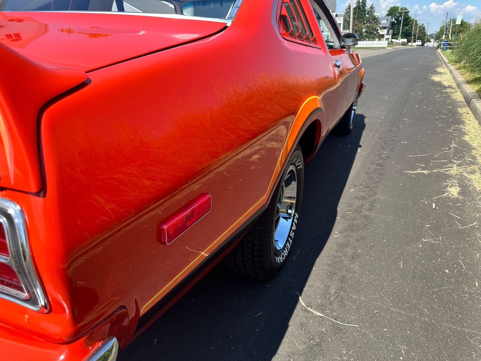 Plymouth-VoLARE-Coupe-1976-Orange-White-150065-22