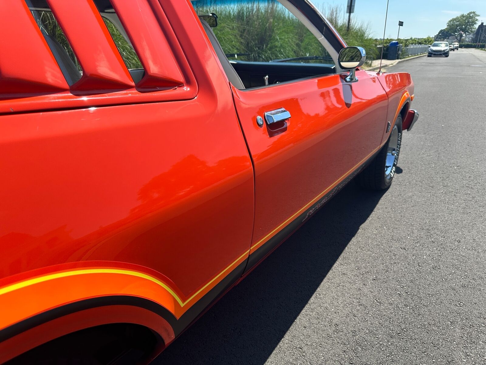 Plymouth-VoLARE-Coupe-1976-Orange-White-150065-26