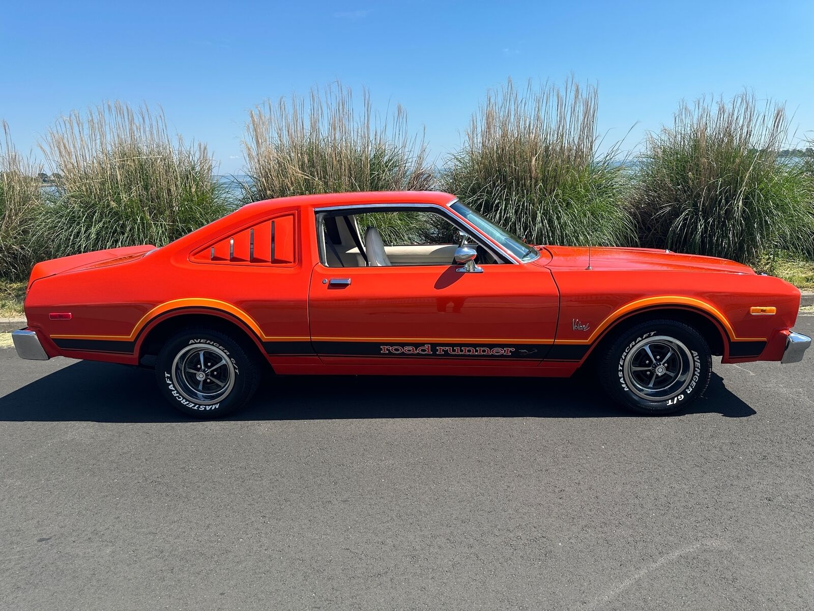 Plymouth-VoLARE-Coupe-1976-Orange-White-150065-3