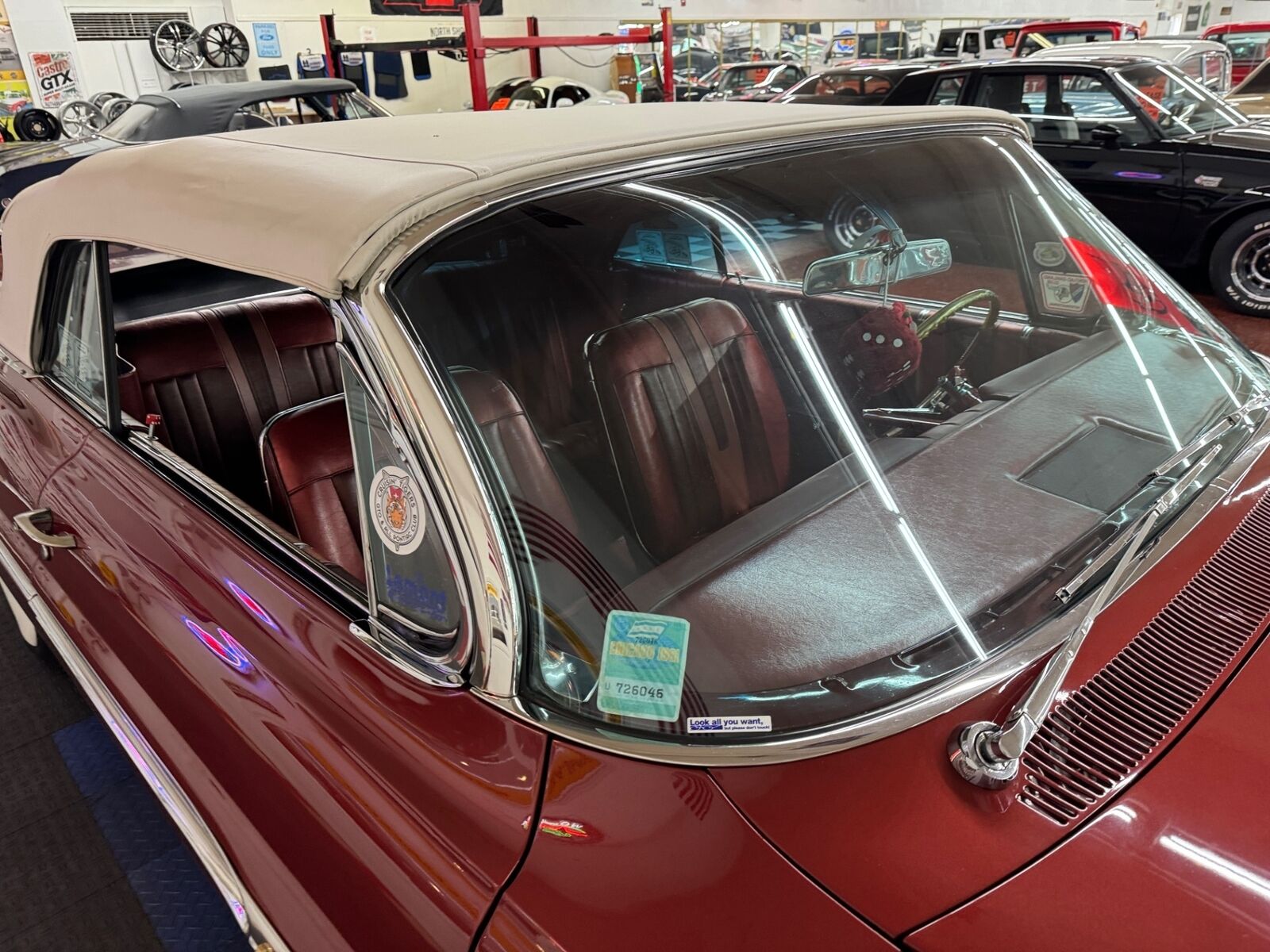 Pontiac-Bonneville-1961-Burgundy-Burgundy-16821-10