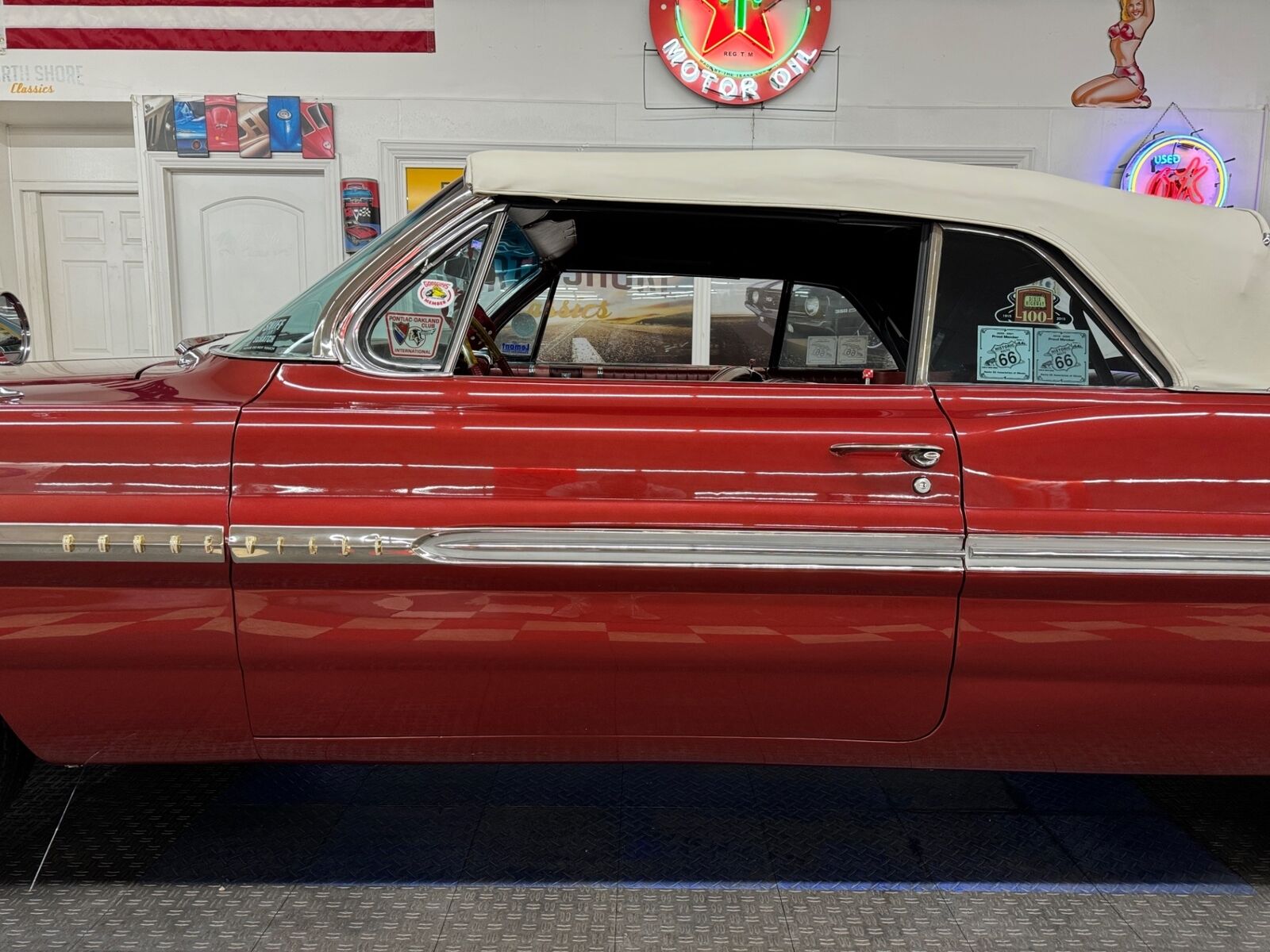 Pontiac-Bonneville-1961-Burgundy-Burgundy-16821-20