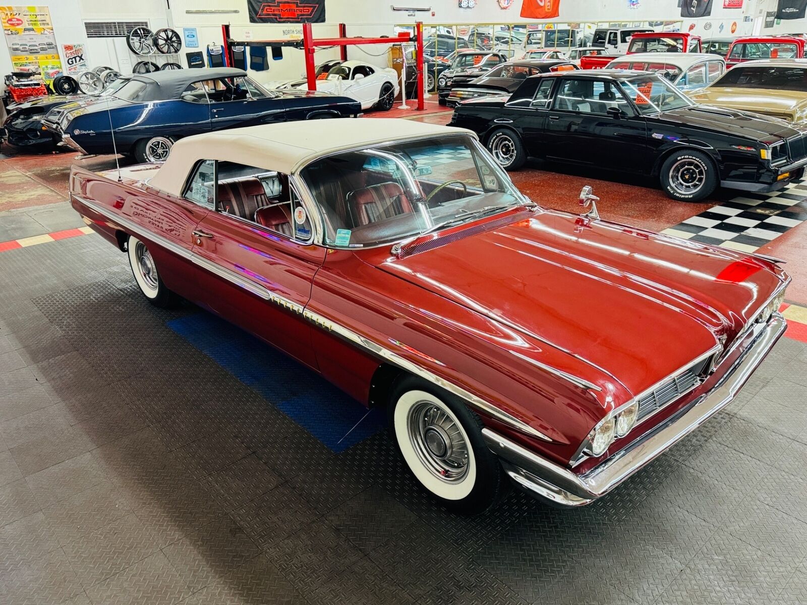 Pontiac-Bonneville-1961-Burgundy-Burgundy-16821-31