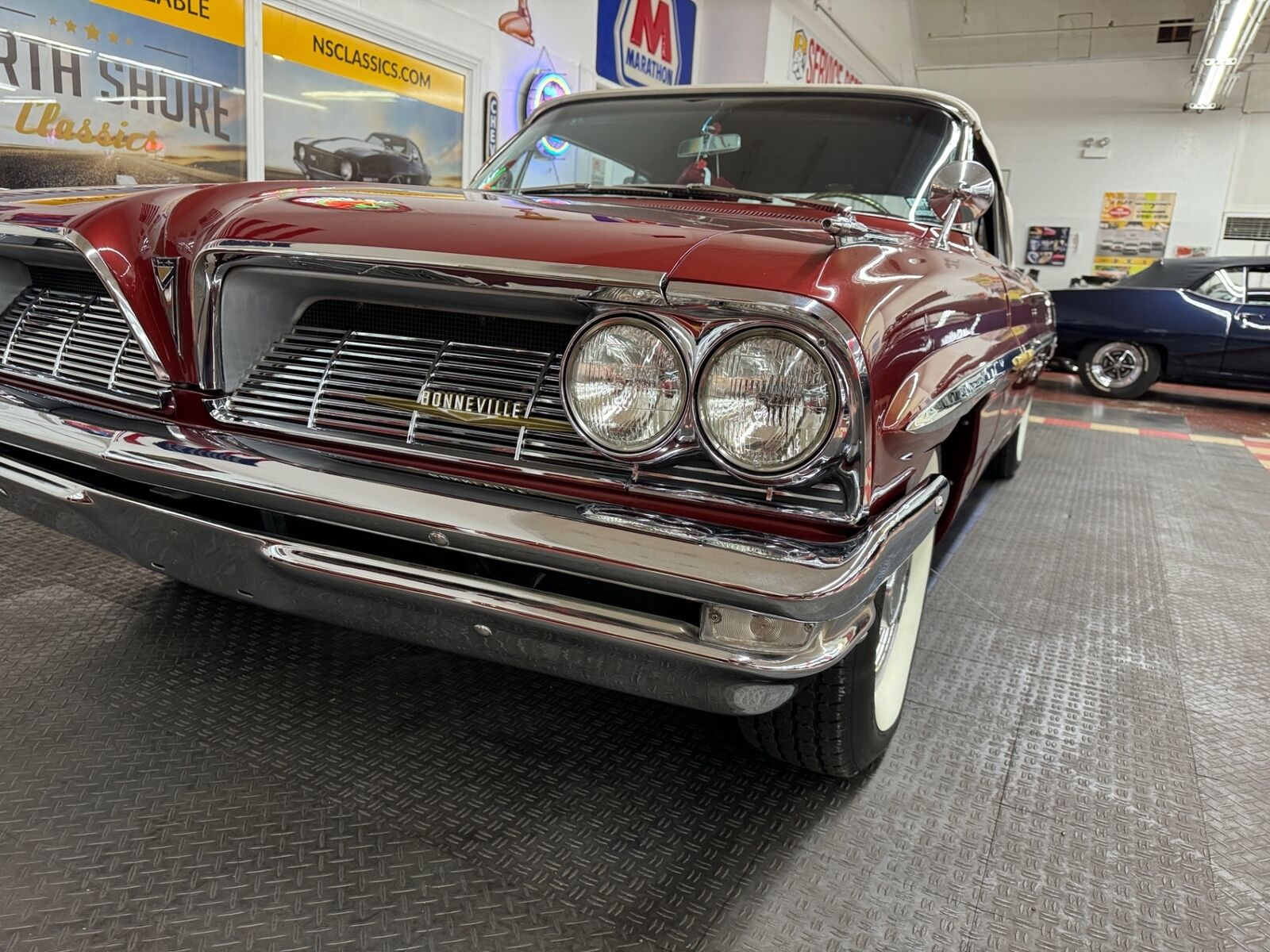 Pontiac-Bonneville-1961-Burgundy-Burgundy-16821-8