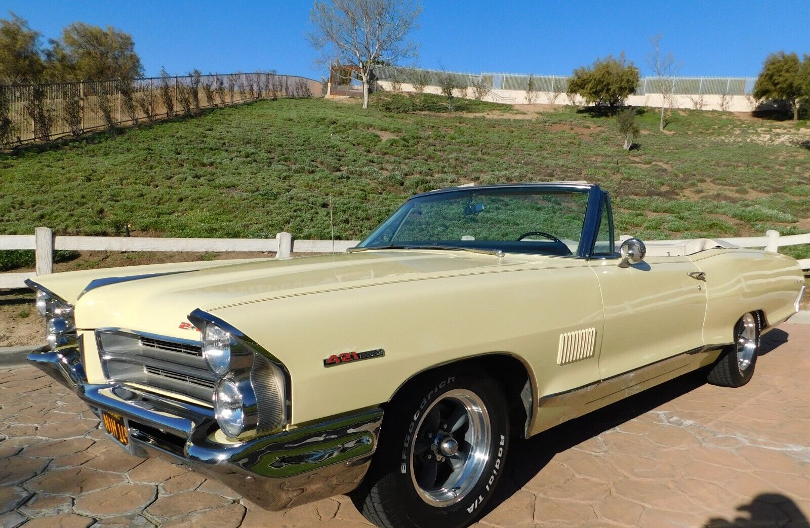 Pontiac-Catalina-Cabriolet-1965-Yellow-White-69202-1