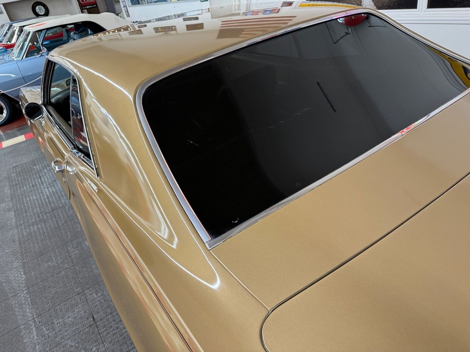 Pontiac-Grand-Prix-1967-Gold-Black-0-15