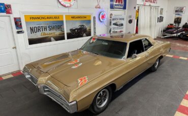 Pontiac-Grand-Prix-1967-Gold-Black-0-19