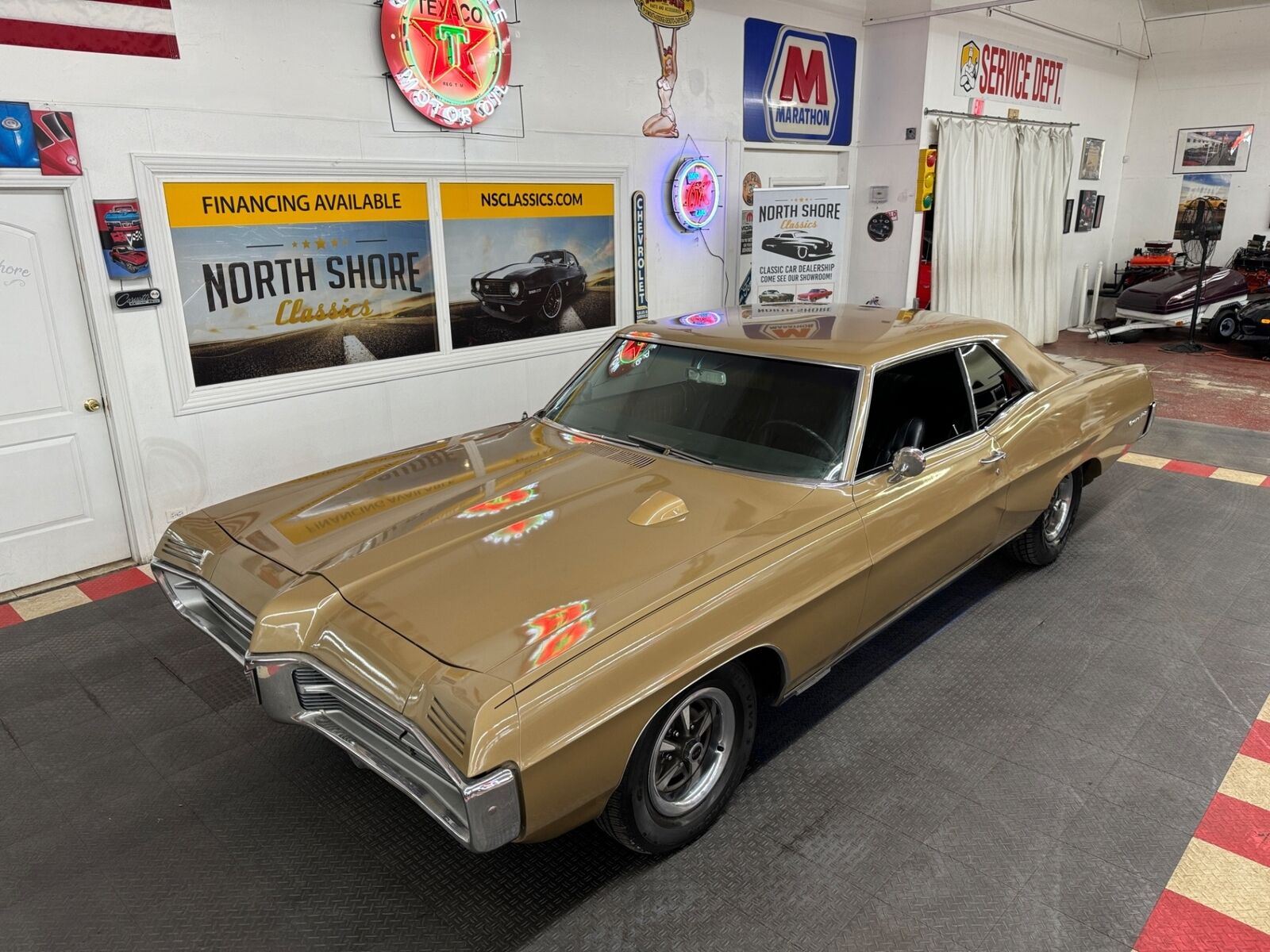 Pontiac-Grand-Prix-1967-Gold-Black-0-19