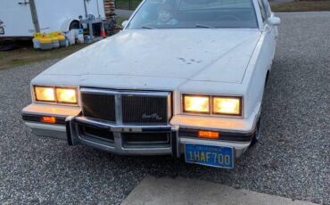 Pontiac-Grand-prix-1983-white-209214-2