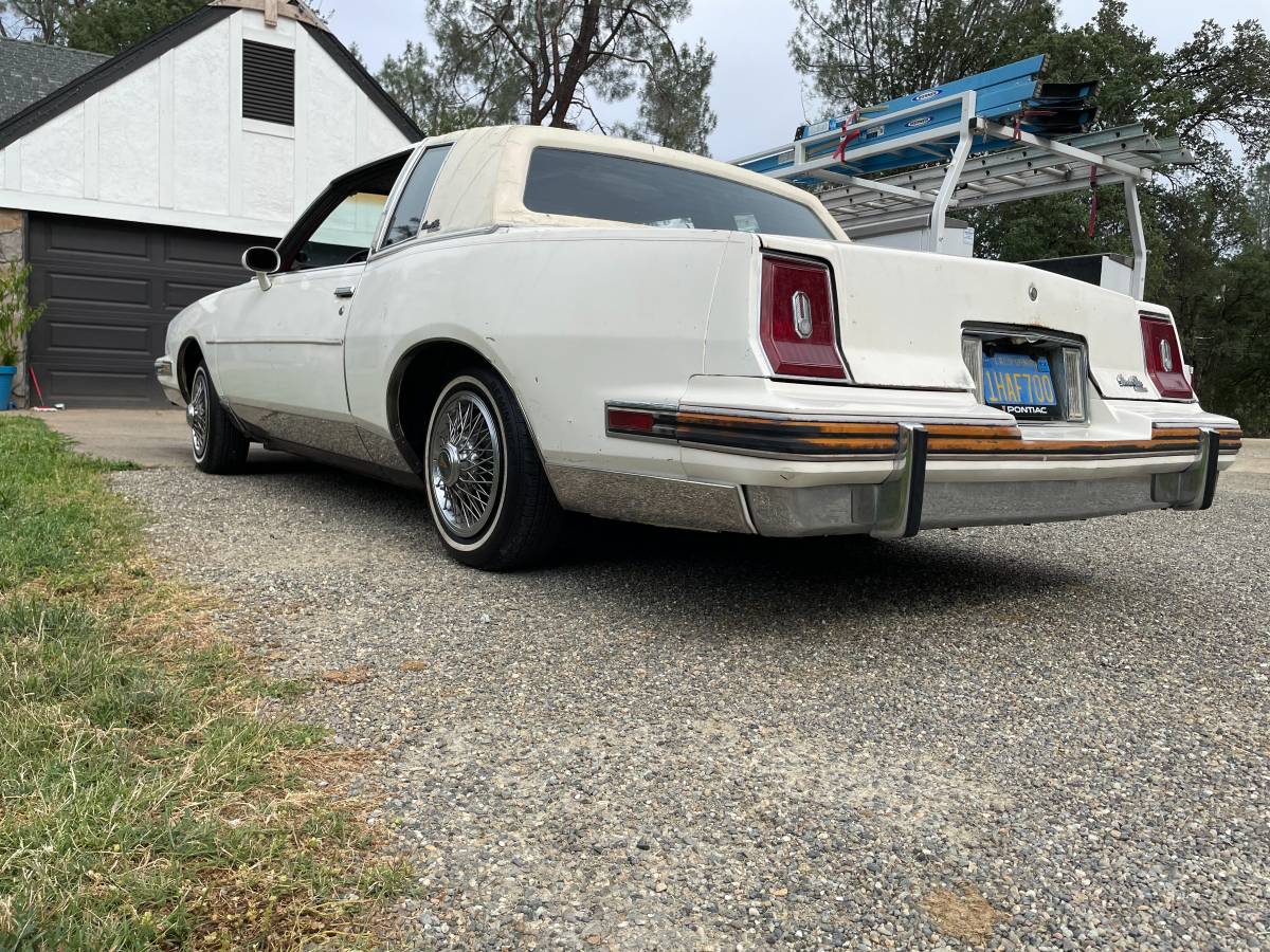 Pontiac-Grand-prix-1983-white-209214