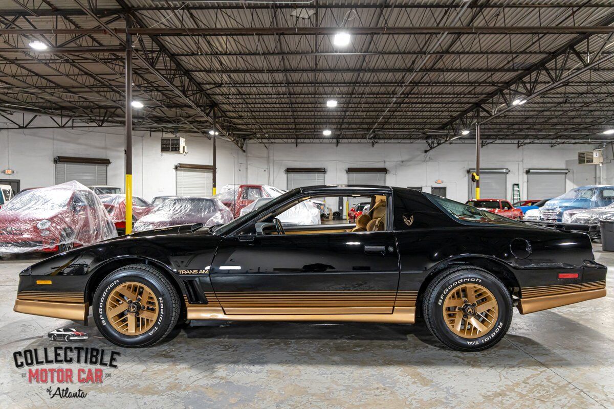 Pontiac-Trans-Am-Coupe-1984-Black-Gold-14388-18