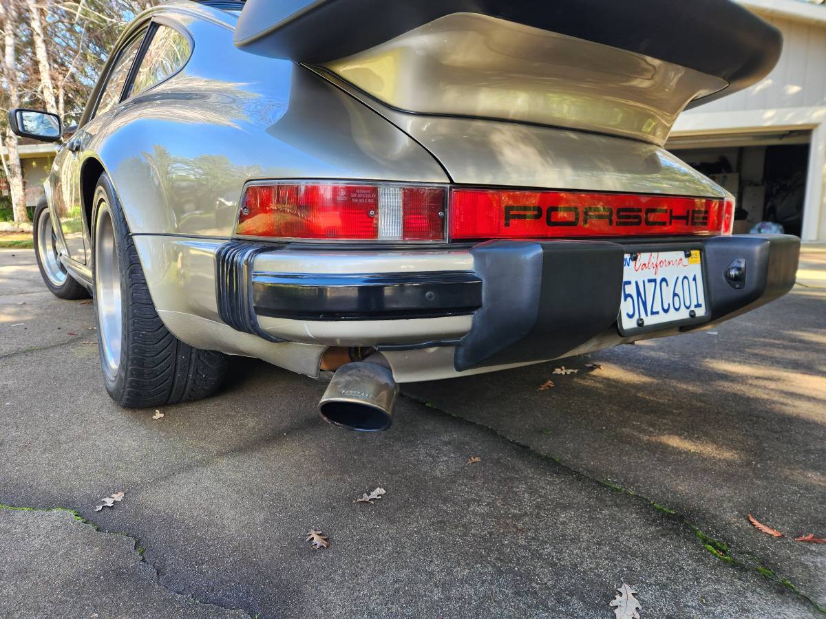 Porsche-911-carrera-coupe-1986-315431-16