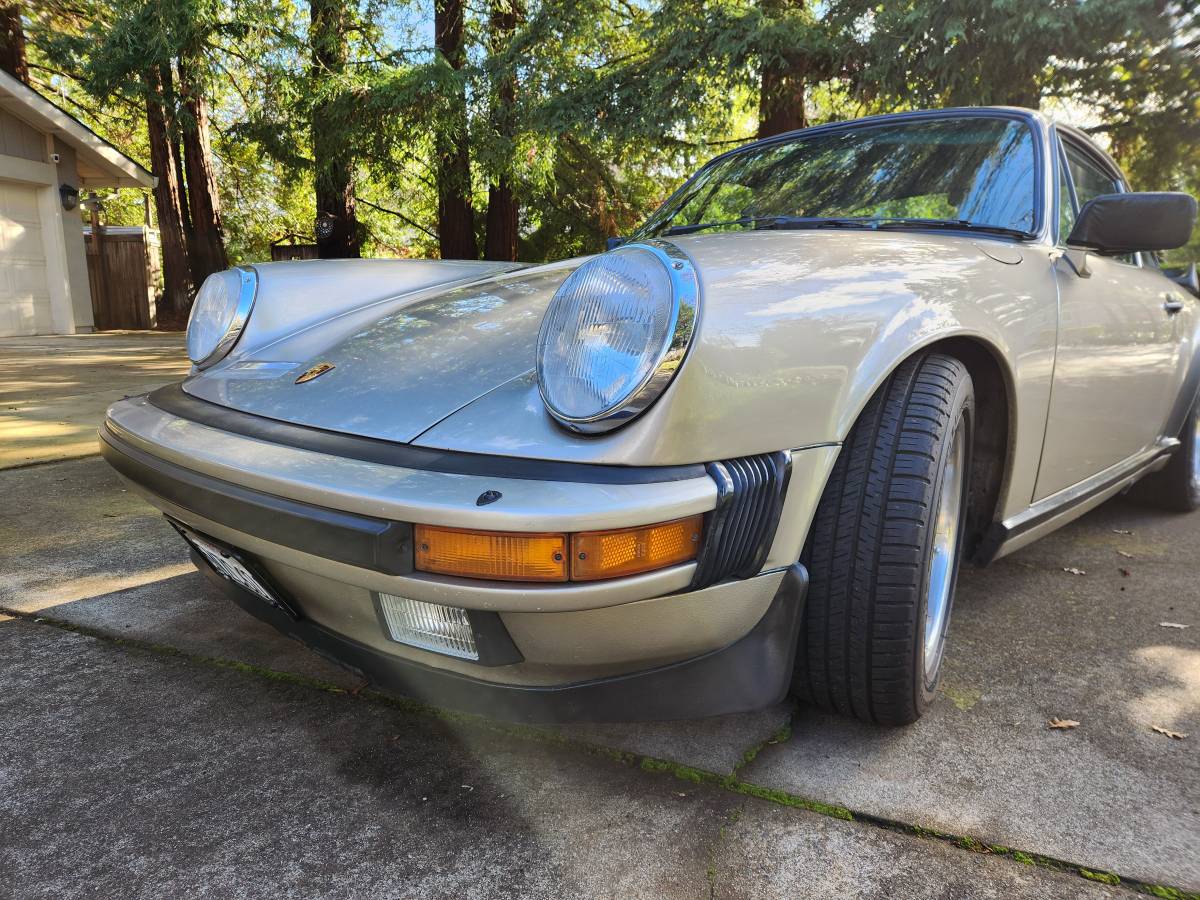 Porsche-911-carrera-coupe-1986-315431-2