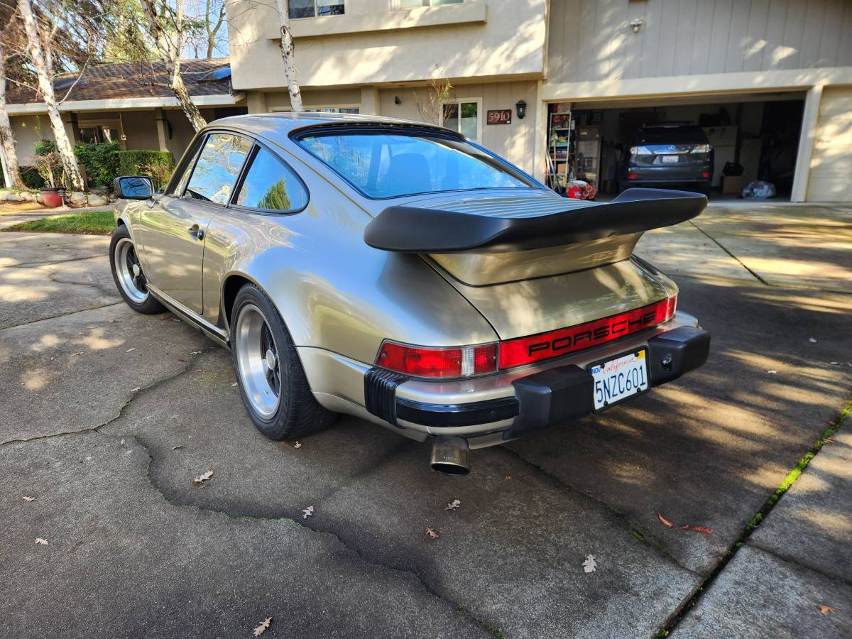 Porsche-911-carrera-coupe-1986-315431-4