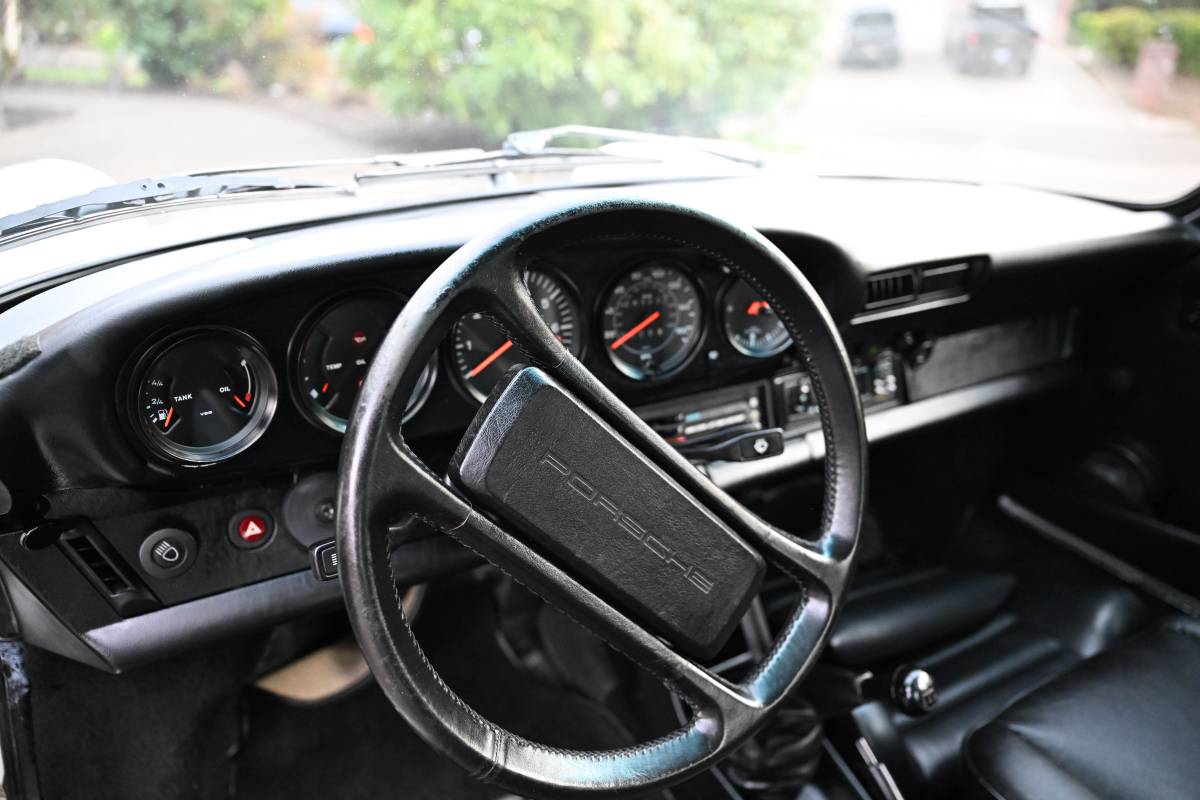 Porsche-911-carrera-targa-1985-white-134380-5