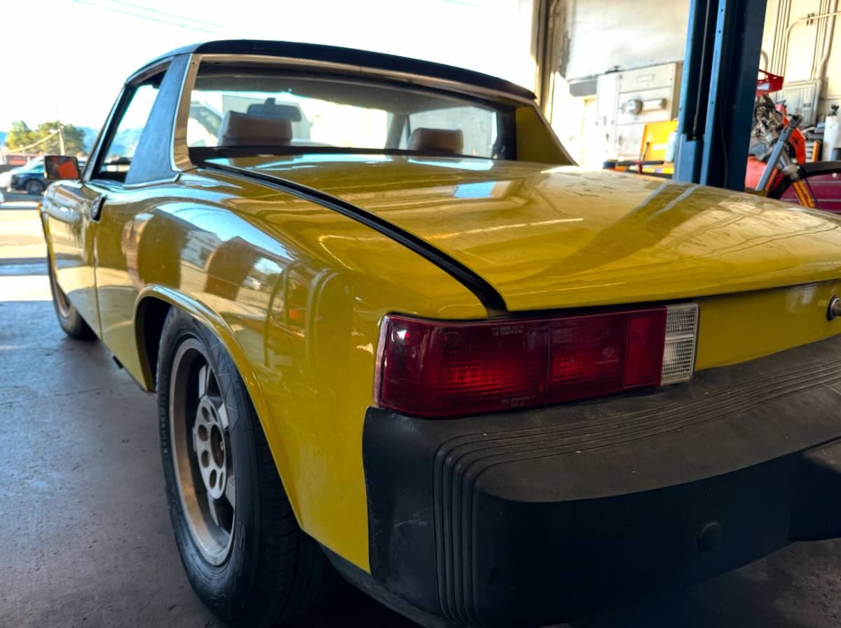 Porsche-914-1975-yellow-129552-4