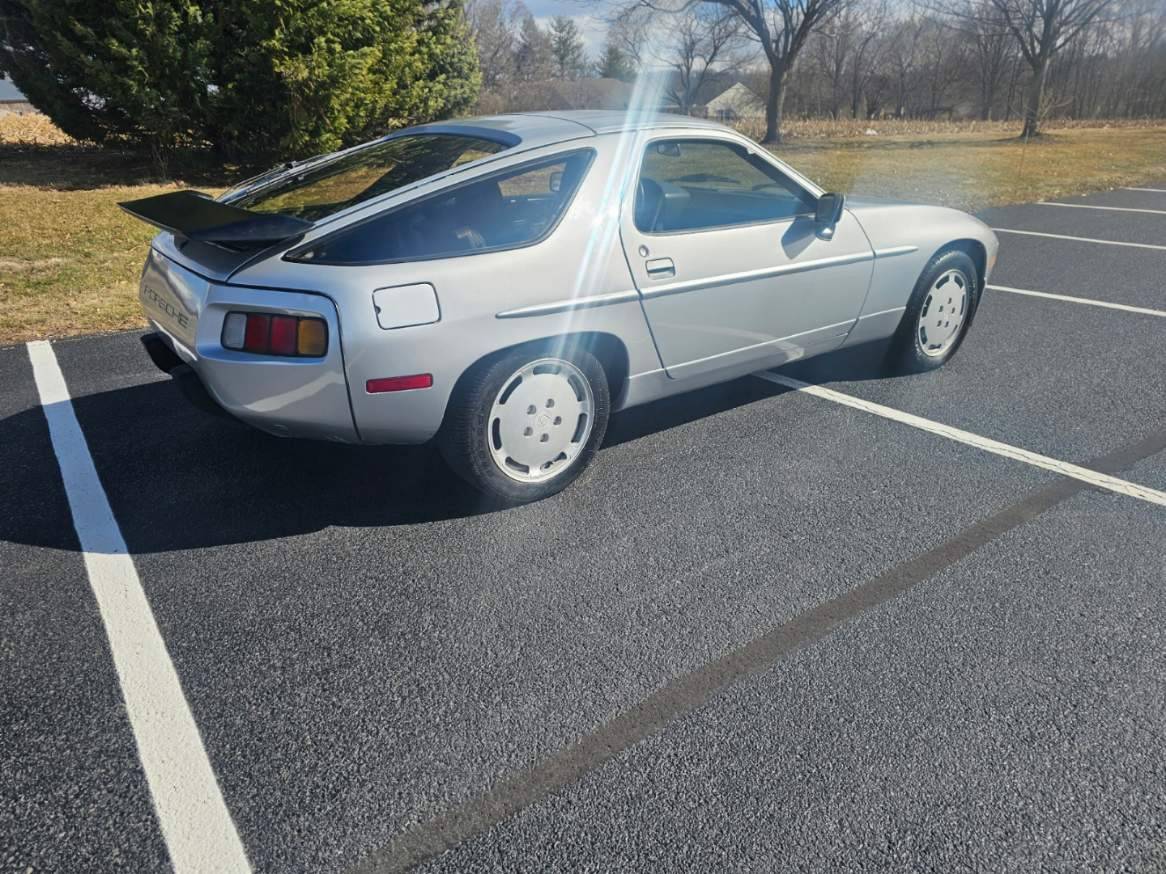 Porsche-928-1980-silver-135185-2