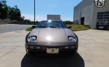 Porsche-928-Coupe-1984-Gray-Maroon-8779-3