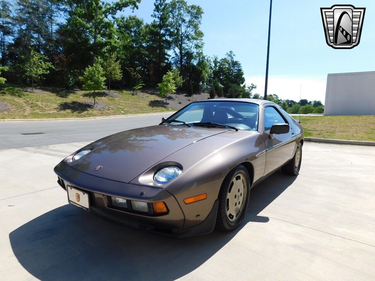 Porsche-928-Coupe-1984-Gray-Maroon-8779-4