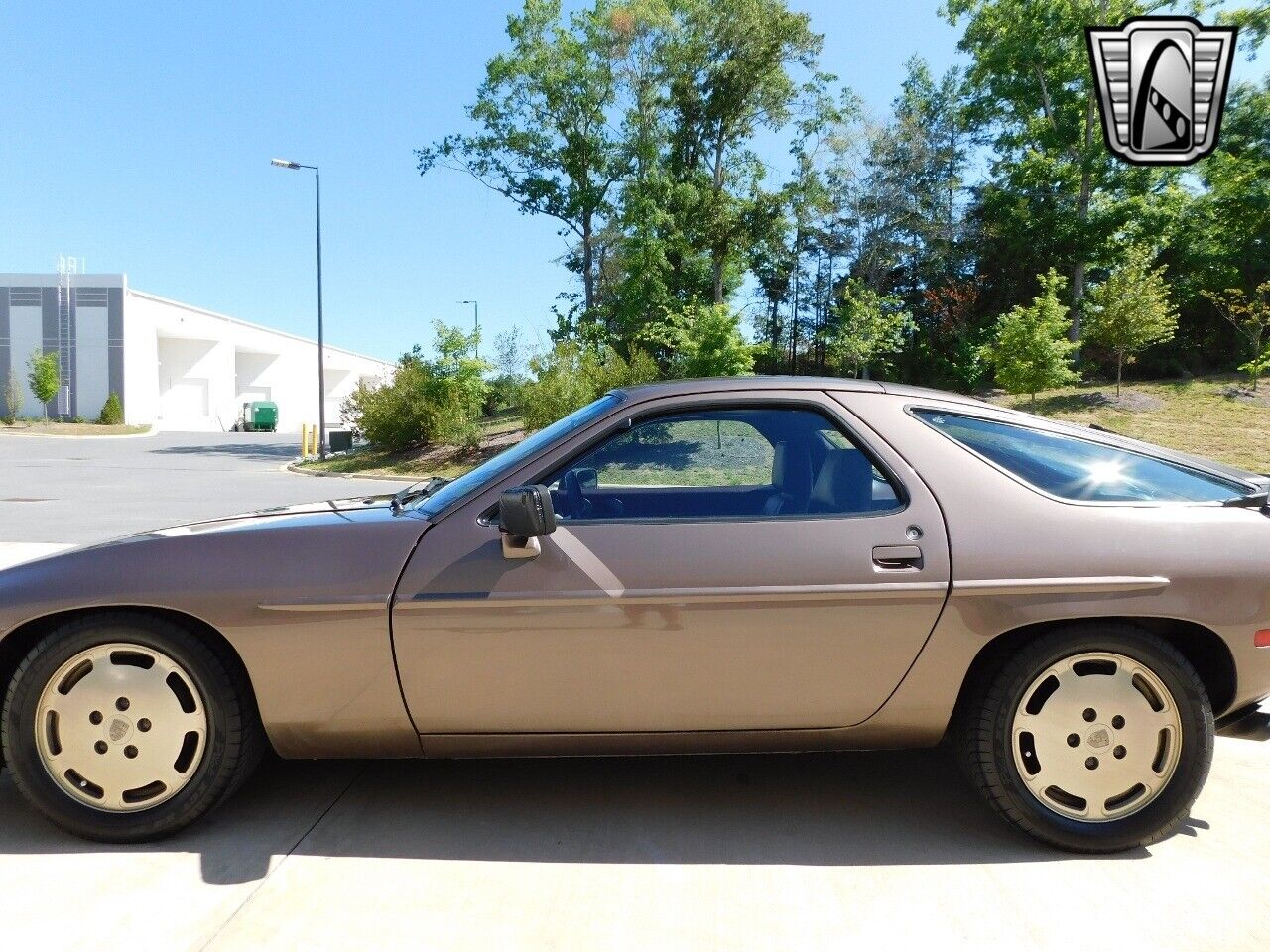 Porsche-928-Coupe-1984-Gray-Maroon-8779-6