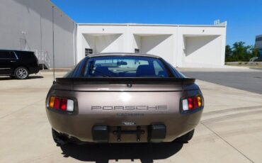 Porsche-928-Coupe-1984-Gray-Maroon-8779-9