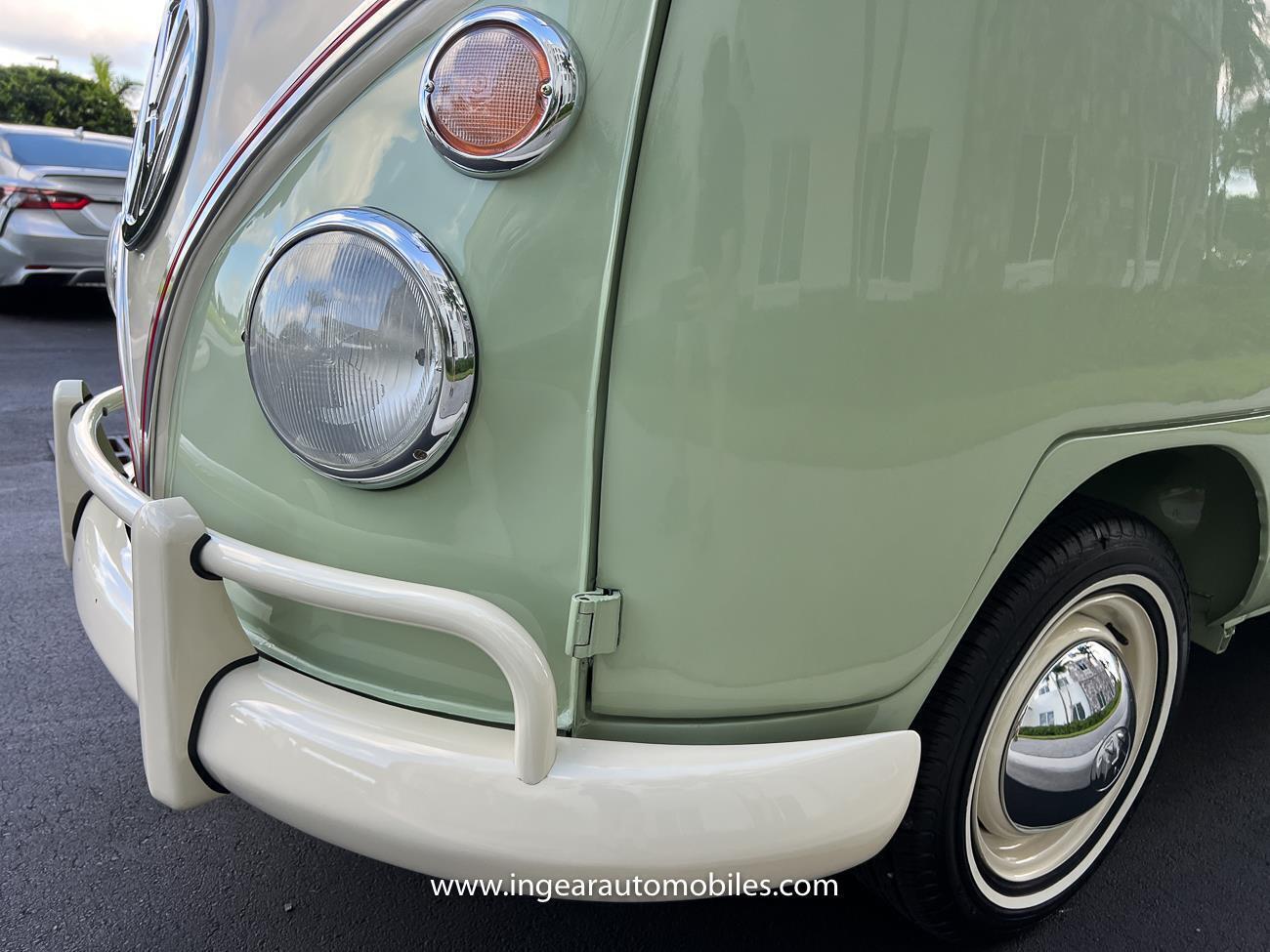 Volkswagen-BusVanagon-Van-1973-Green-White-96561-21