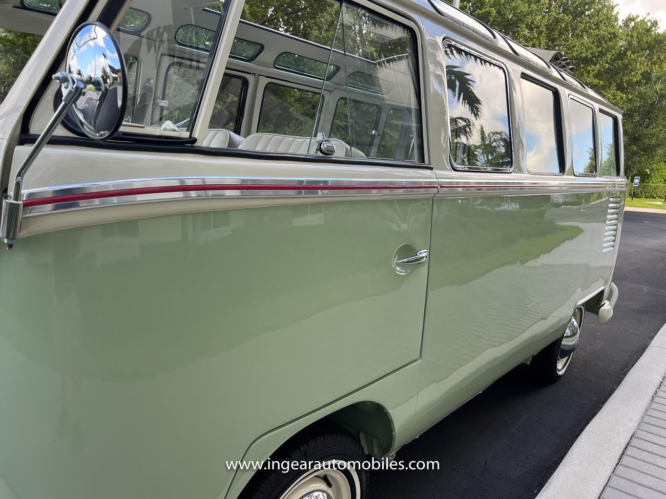 Volkswagen-BusVanagon-Van-1973-Green-White-96561-22