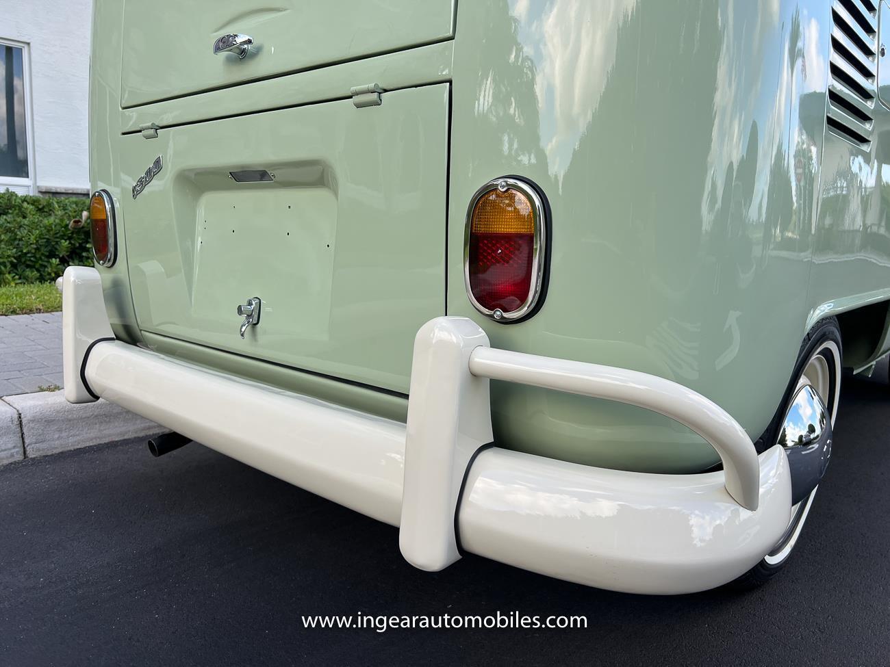 Volkswagen-BusVanagon-Van-1973-Green-White-96561-34