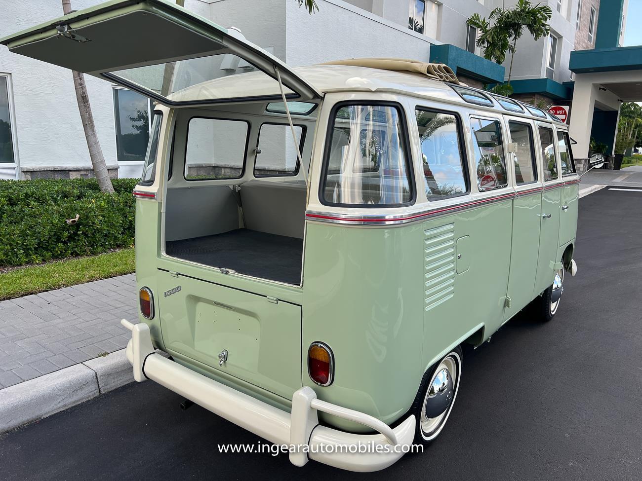 Volkswagen-BusVanagon-Van-1973-Green-White-96561-39